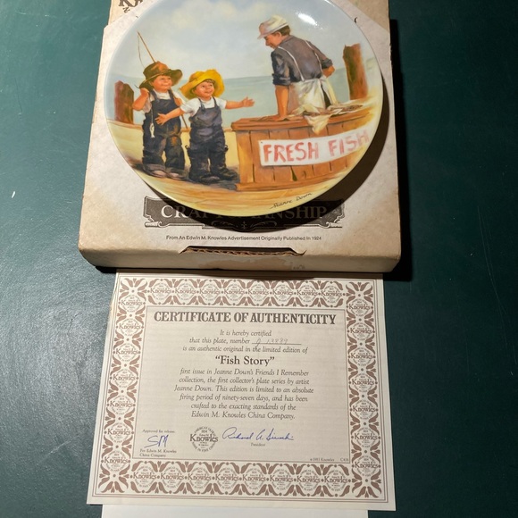 Collector plate “fish story” plate number J13889 by Edwin Knowles - Picture 2 of 4